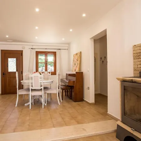 Emarmene With Private Pool Near Rhodes Town & Airport